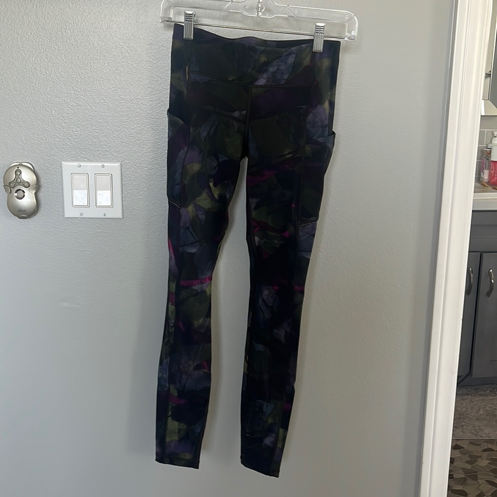 patterned lululemon leggings size 4